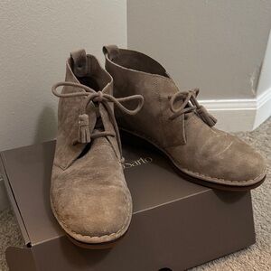 Women’s Tan Suede Chukka Boots